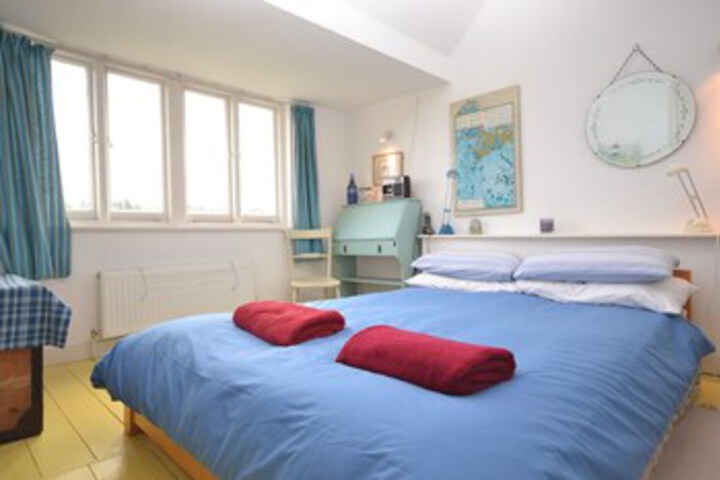 Room 7 of 32