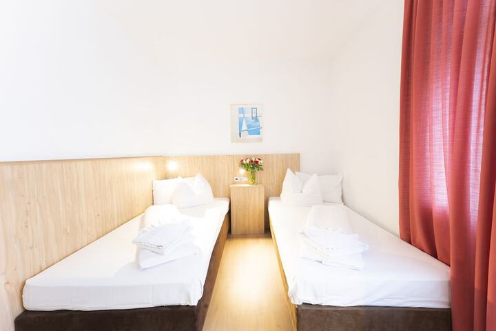 Room 62 of 84