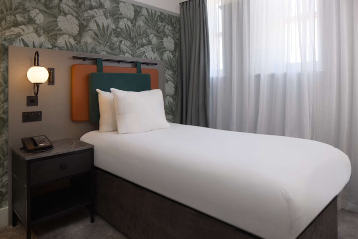 Room 21 of 182