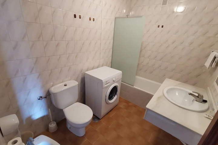 Room 9 of 16