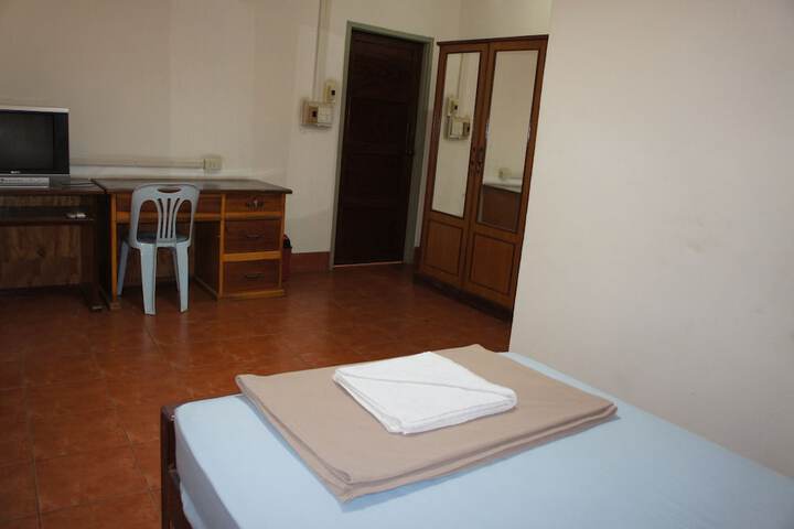 Room 5 of 32