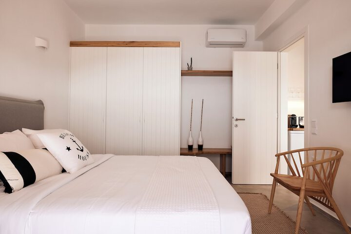 Room 6 of 161
