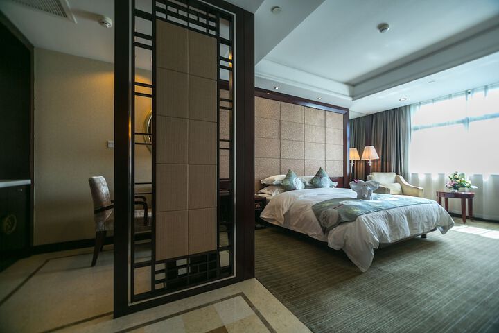 Room 10 of 27