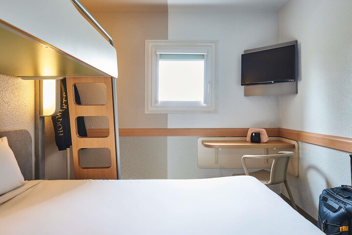 Room 6 of 35