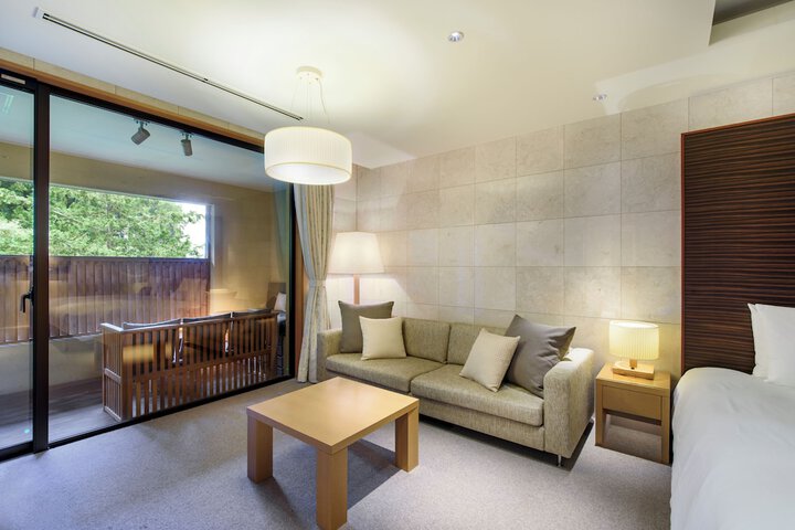 Room 8 of 50