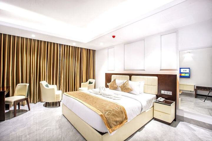 Room 8 of 20