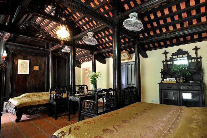 Room 2 of 6