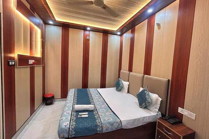 Room 2 of 31