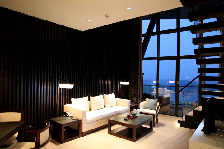 Room 11 of 82
