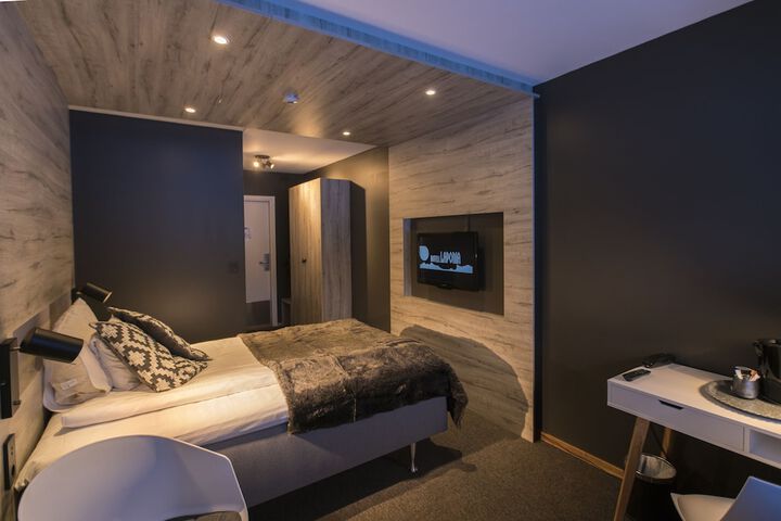 Room 9 of 37