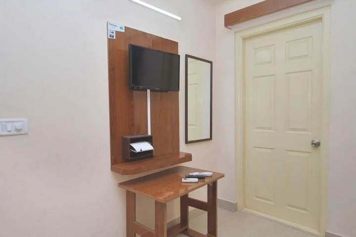 Room 4 of 17