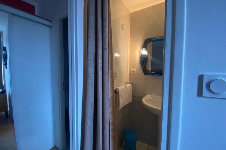 Room 26 of 39