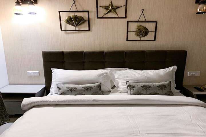 Room 17 of 90