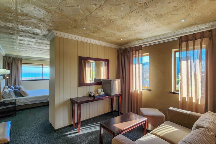 Room 4 of 62