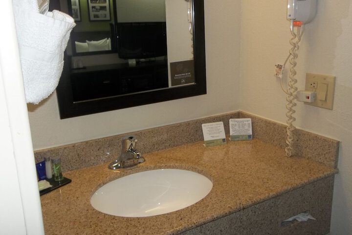 Bathroom sink