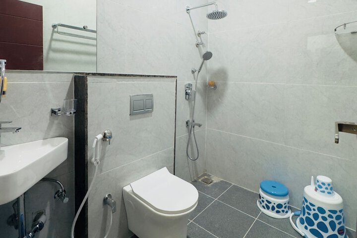 Room 6 of 11