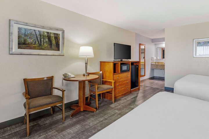2 Queen Beds Pet Friendly Room Pillow Top Mattress Microwave and Refrigerator High Speed Internet Accessible Coffee Maker Full Breakfast (1 of 17)