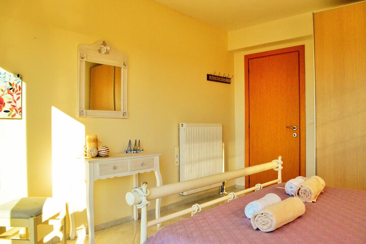 Room 4 of 68