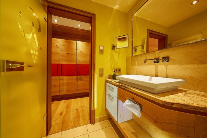 Room 43 of 96