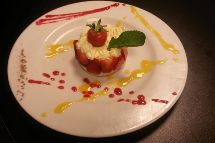 Dining 16 of 27