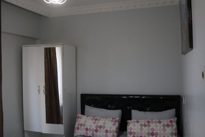 Room 7 of 75