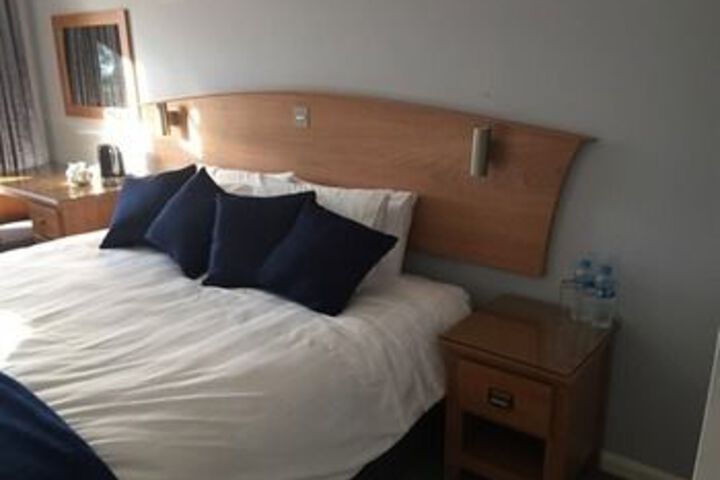 Room 9 of 13