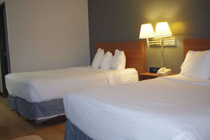 2 Queen Beds (2 of 12)