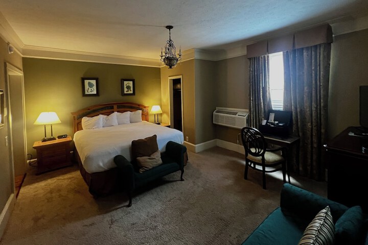 Room 51 of 87