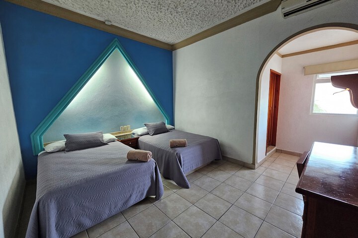 Room 5 of 8