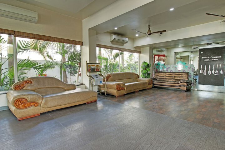 Entrance & Lobby