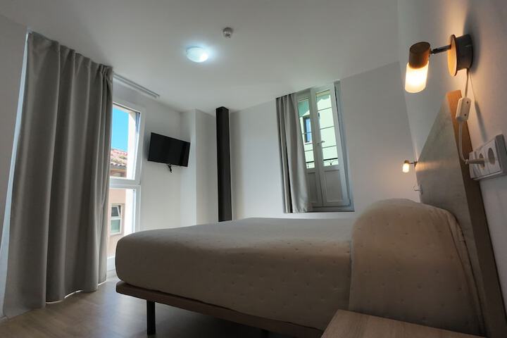 Room 5 of 13