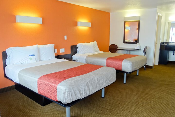 2 Double Beds (11 of 11)