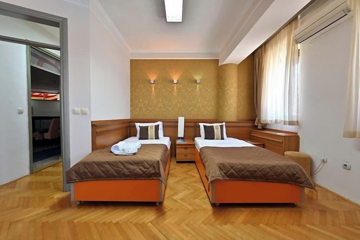 Room 44 of 93