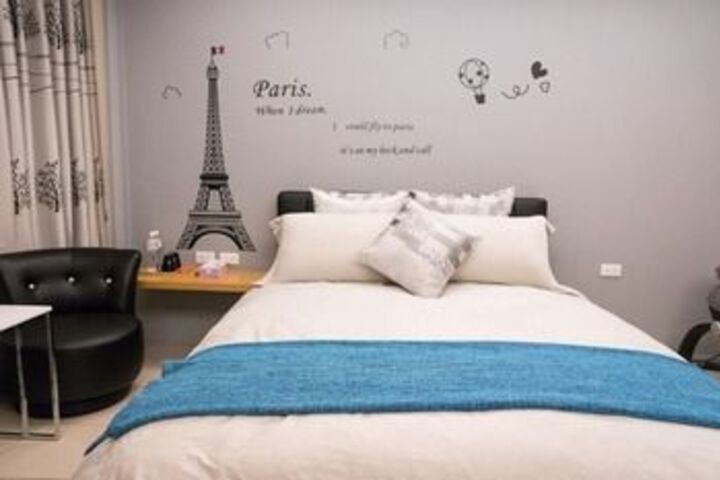 Room 8 of 13