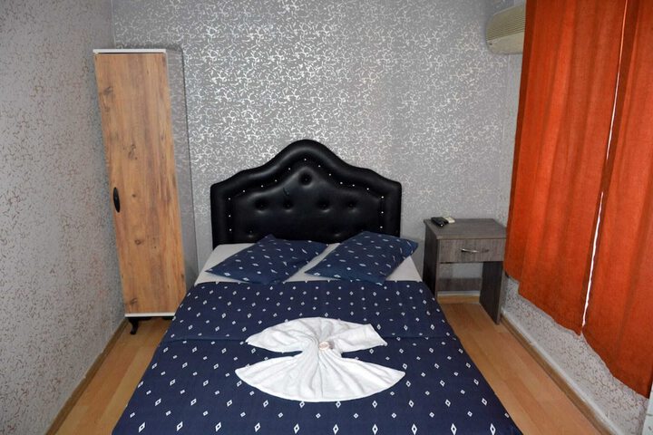 Room 5 of 12