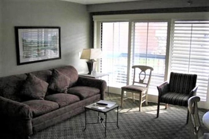 Room 27 of 60