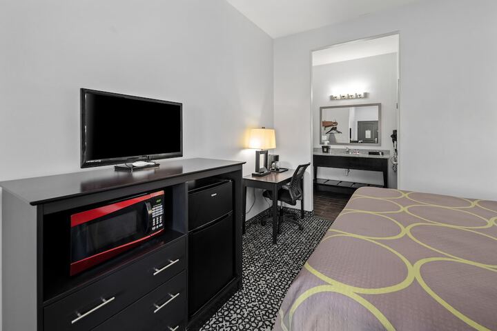 Room 6 of 38
