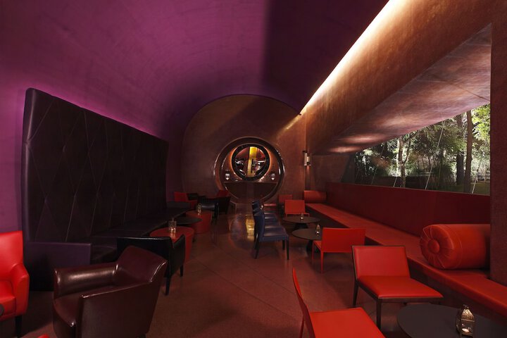 Lounge 26 of 41