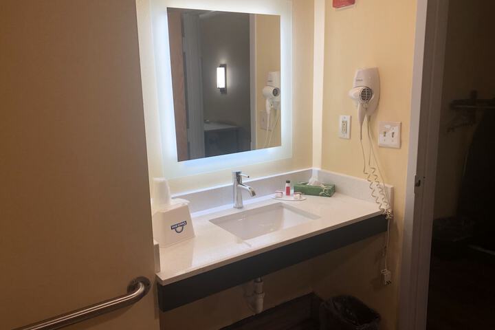 2 Double Beds Mobility Accessible (4 of 9)