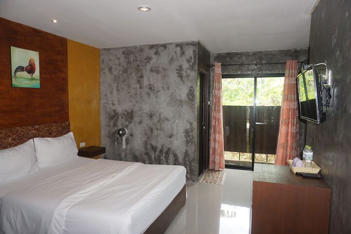 Room 10 of 32