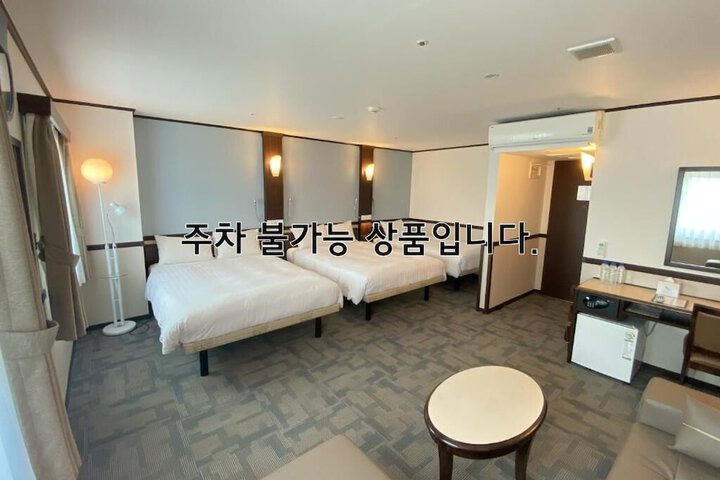 Room 4 of 32