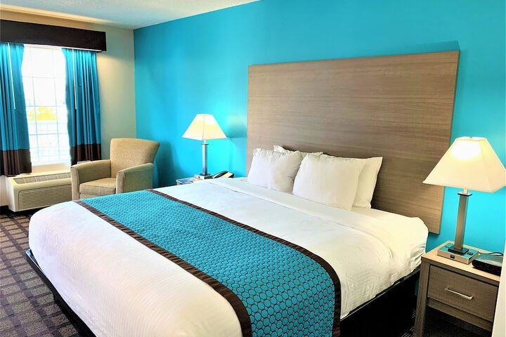 1 King Bed (4 of 13)