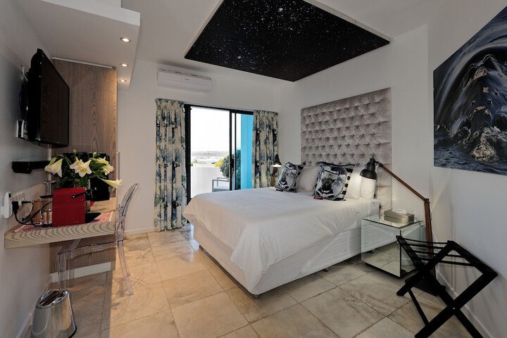 Room 10 of 63