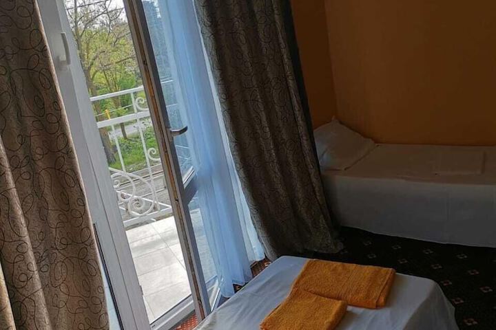 Room 6 of 23