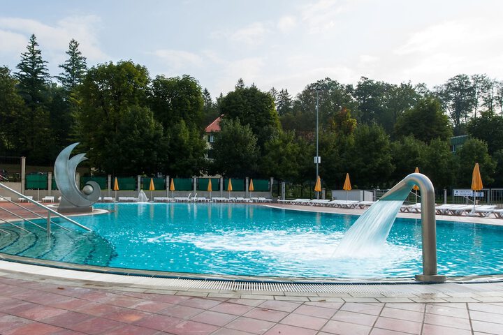 Pool 50 of 128