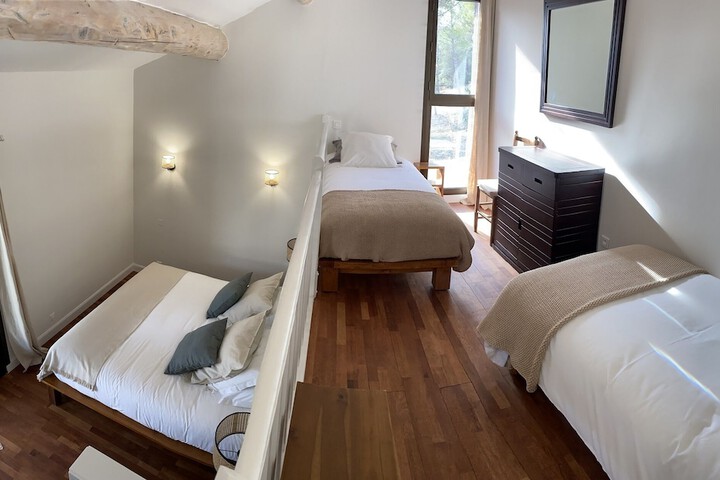 Room 2 of 79