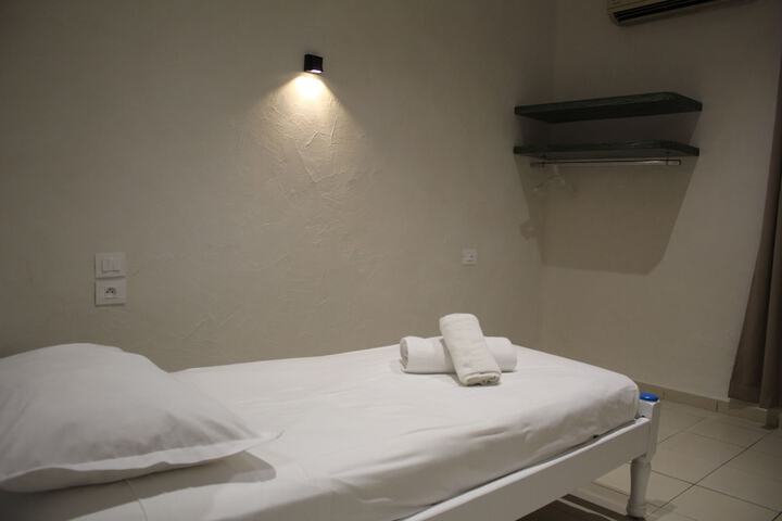 Room 27 of 153
