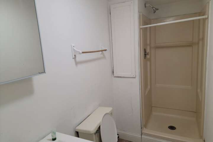 Classic Room 1 Queen Bed (4 of 4)