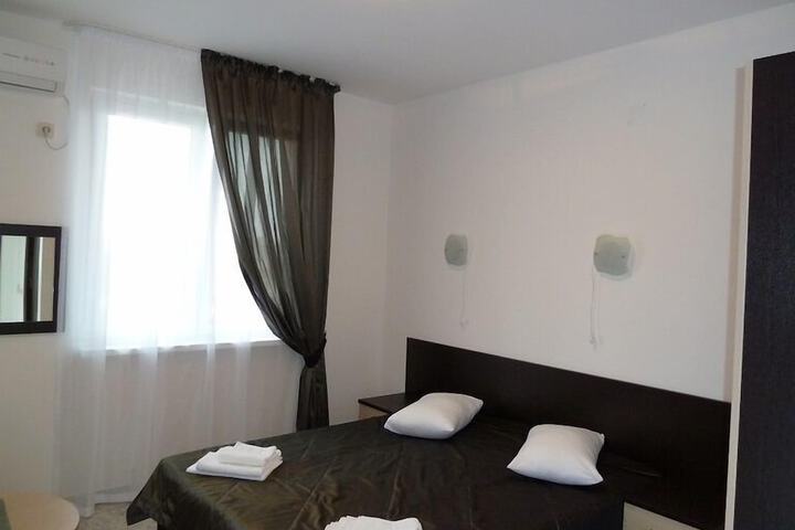 Room 6 of 37