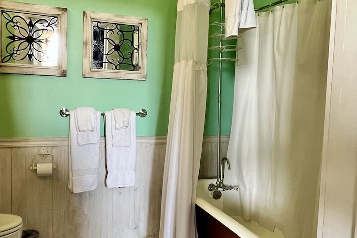 Room 31 of 102